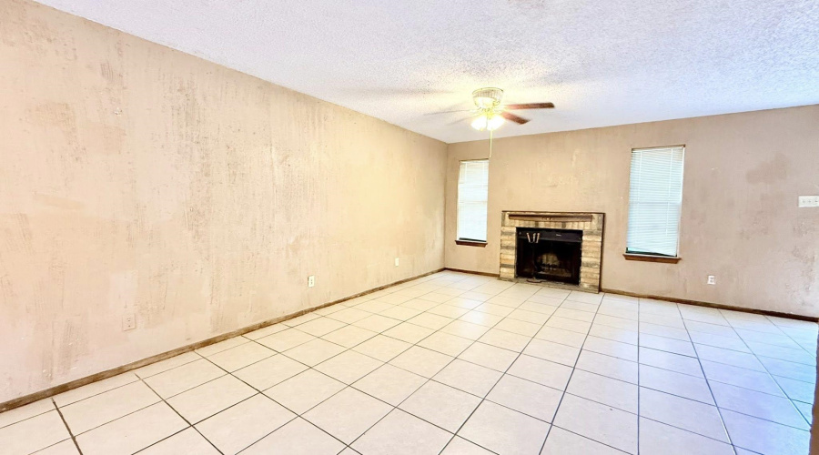 2600 E Montgomery St, Laredo, Texas 78043, 4 Bedrooms Bedrooms, 6 Rooms Rooms,2 BathroomsBathrooms,Residential,For Sale,2600 E Montgomery St,20253916