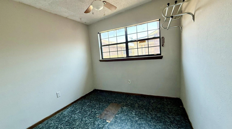 2600 E Montgomery St, Laredo, Texas 78043, 4 Bedrooms Bedrooms, 6 Rooms Rooms,2 BathroomsBathrooms,Residential,For Sale,2600 E Montgomery St,20253916