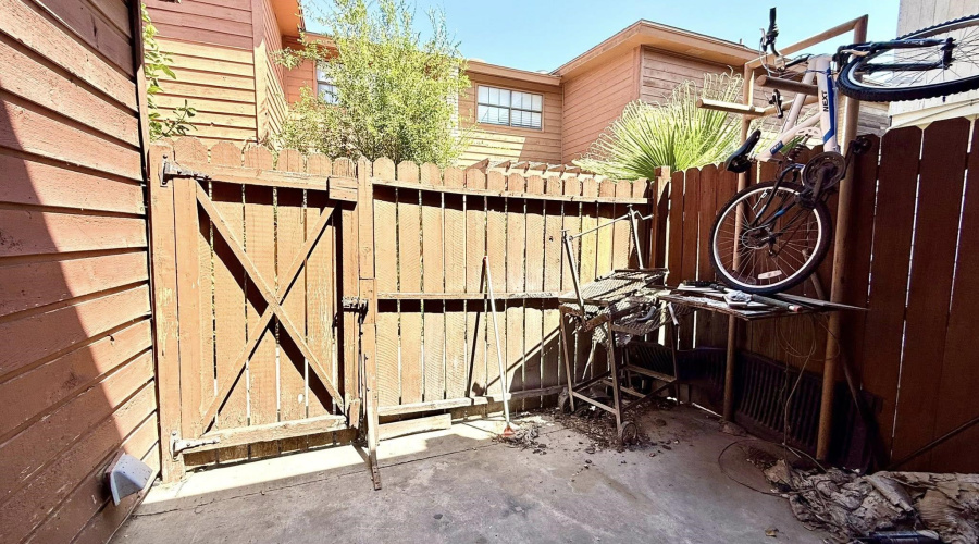 2600 E Montgomery St, Laredo, Texas 78043, 4 Bedrooms Bedrooms, 6 Rooms Rooms,2 BathroomsBathrooms,Residential,For Sale,2600 E Montgomery St,20253916