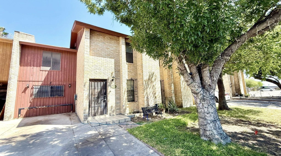 2600 E Montgomery St, Laredo, Texas 78043, 4 Bedrooms Bedrooms, 6 Rooms Rooms,2 BathroomsBathrooms,Residential,For Sale,2600 E Montgomery St,20253916