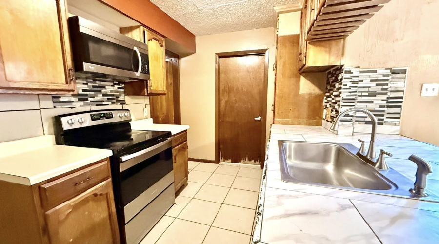 2600 E Montgomery St, Laredo, Texas 78043, 4 Bedrooms Bedrooms, 6 Rooms Rooms,2 BathroomsBathrooms,Residential,For Sale,2600 E Montgomery St,20253916