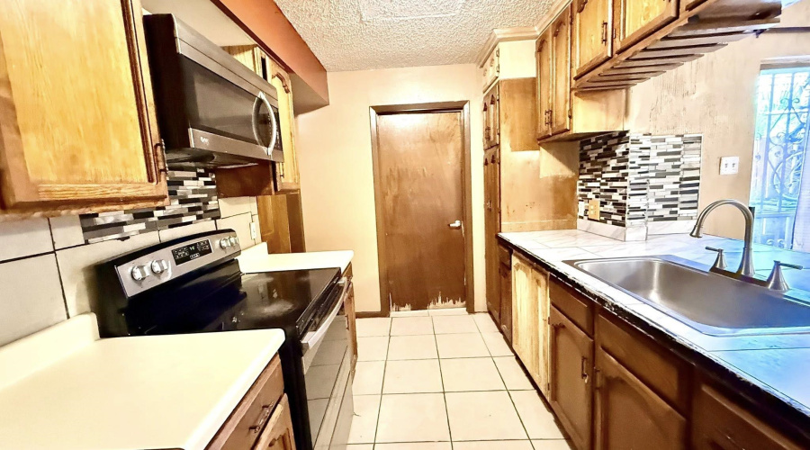 2600 E Montgomery St, Laredo, Texas 78043, 4 Bedrooms Bedrooms, 6 Rooms Rooms,2 BathroomsBathrooms,Residential,For Sale,2600 E Montgomery St,20253916