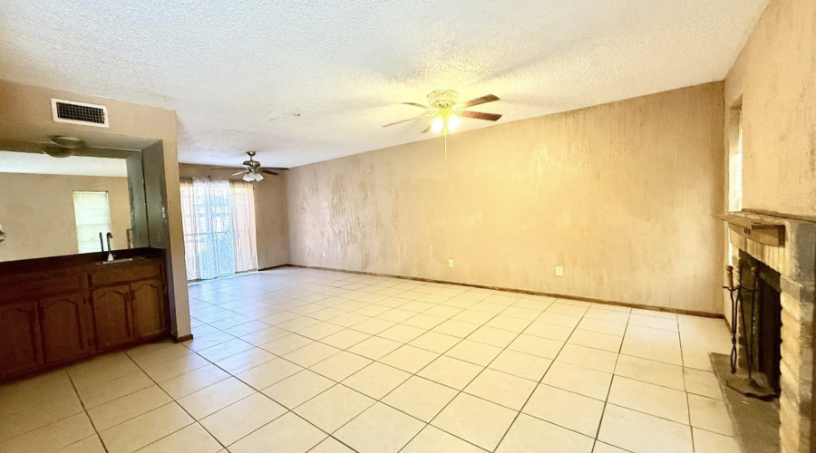 2600 E Montgomery St, Laredo, Texas 78043, 4 Bedrooms Bedrooms, 6 Rooms Rooms,2 BathroomsBathrooms,Residential,For Sale,2600 E Montgomery St,20253916