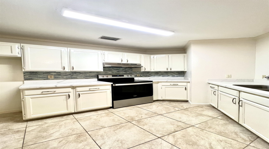 601 St James Dr, Laredo, Texas 78041, 3 Bedrooms Bedrooms, 6 Rooms Rooms,2 BathroomsBathrooms,Residential,For Rent,601 St James Dr,20253918