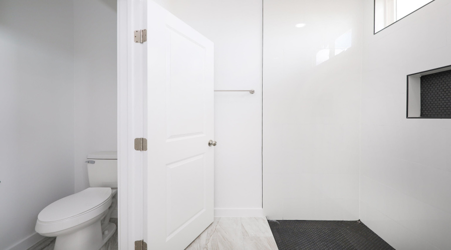 3911 Casa Blanca Lake Rd, Laredo, Texas 78041, 3 Bedrooms Bedrooms, 5 Rooms Rooms,2 BathroomsBathrooms,Residential,For Rent,3911 Casa Blanca Lake Rd,20253921