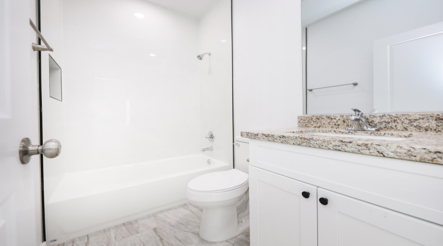 3911 Casa Blanca Lake Rd, Laredo, Texas 78041, 3 Bedrooms Bedrooms, 5 Rooms Rooms,2 BathroomsBathrooms,Residential,For Rent,3911 Casa Blanca Lake Rd,20253921