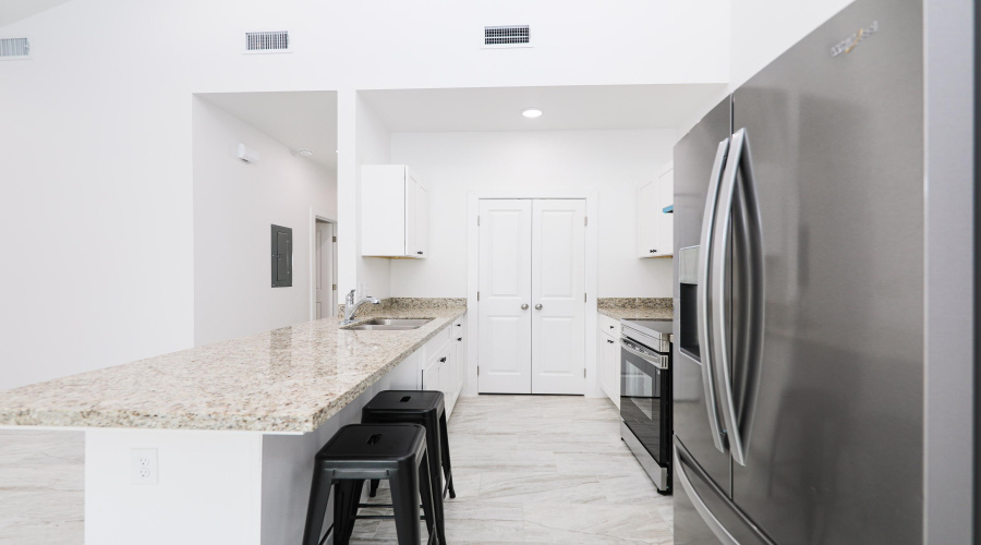 3911 Casa Blanca Lake Rd, Laredo, Texas 78041, 3 Bedrooms Bedrooms, 5 Rooms Rooms,2 BathroomsBathrooms,Residential,For Rent,3911 Casa Blanca Lake Rd,20253921