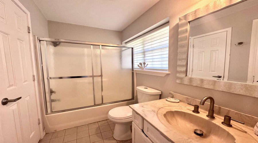313 Linden Ln, Laredo, Texas 78041, 6 Bedrooms Bedrooms, 14 Rooms Rooms,5 BathroomsBathrooms,Residential,For Rent,313 Linden Ln,20253922 313 Linden Ln, Laredo, Texas 78041, 6 Bedrooms Bedrooms, 14 Rooms Rooms,5 BathroomsBathrooms,Residential,For Rent,313 Linden Ln,20253922