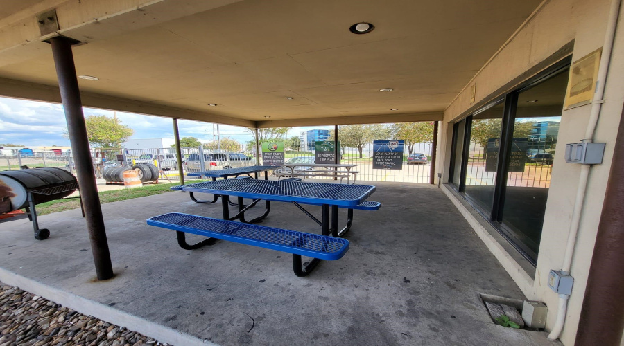 8422 Amparan Rd, Laredo, Texas 78045, 1 Bedroom Bedrooms, 21 Rooms Rooms,4 BathroomsBathrooms,Commercial/industrial,For Rent,8422 Amparan Rd,20254097