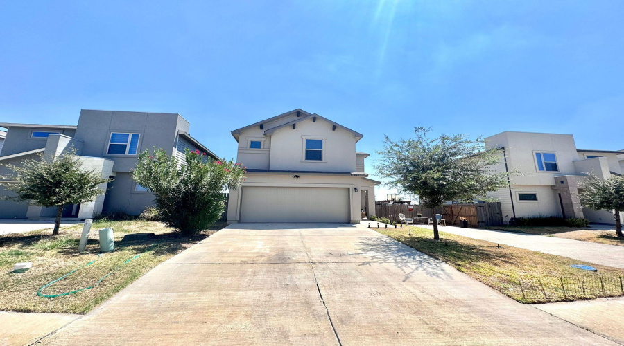 9941 Rosary, Laredo, Texas 78045, 4 Bedrooms Bedrooms, 9 Rooms Rooms,3 BathroomsBathrooms,Residential,For Sale,9941 Rosary,20253924