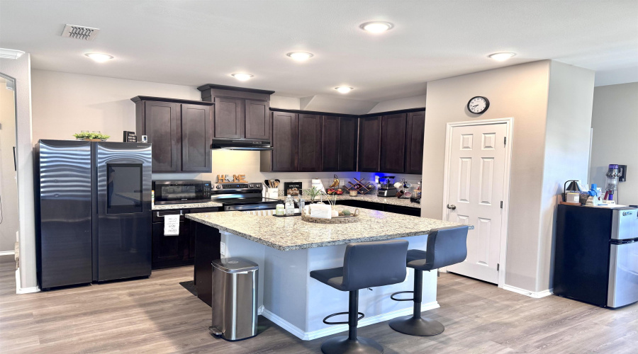 9941 Rosary, Laredo, Texas 78045, 4 Bedrooms Bedrooms, 9 Rooms Rooms,3 BathroomsBathrooms,Residential,For Sale,9941 Rosary,20253924