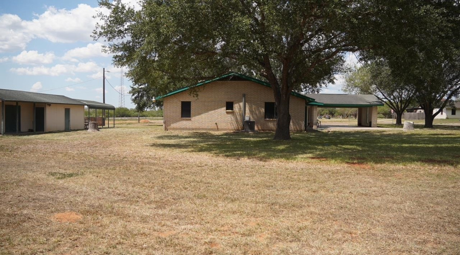 711 W North Ave, Hebbronville, Texas 78361, 3 Bedrooms Bedrooms, 6 Rooms Rooms,2 BathroomsBathrooms,Residential,For Sale,711 W North Ave,20253925
