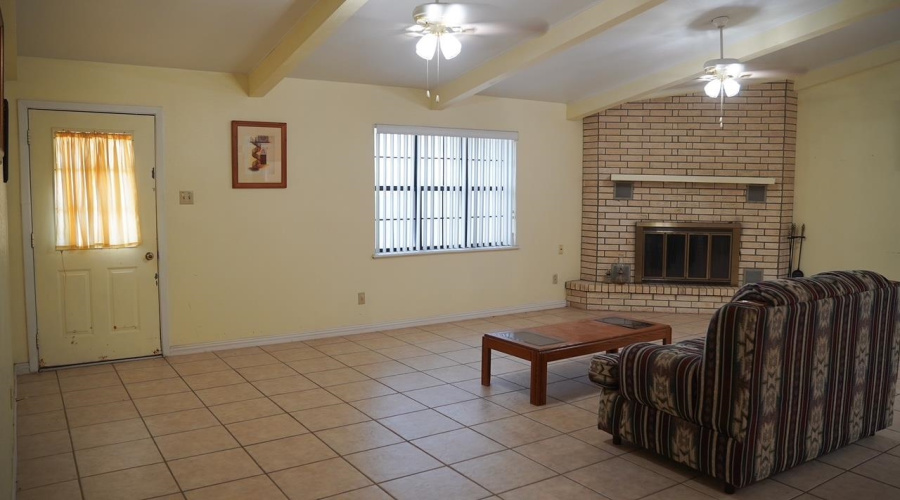 711 W North Ave, Hebbronville, Texas 78361, 3 Bedrooms Bedrooms, 6 Rooms Rooms,2 BathroomsBathrooms,Residential,For Sale,711 W North Ave,20253925
