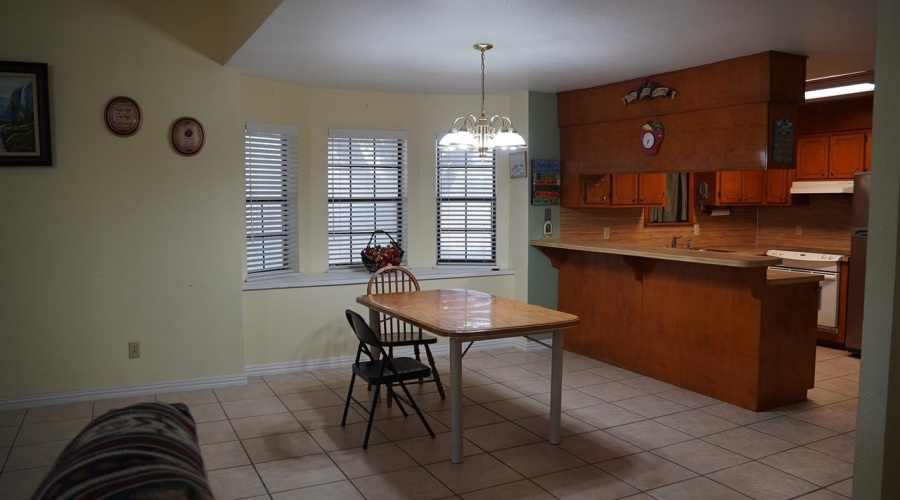 711 W North Ave, Hebbronville, Texas 78361, 3 Bedrooms Bedrooms, 6 Rooms Rooms,2 BathroomsBathrooms,Residential,For Sale,711 W North Ave,20253925