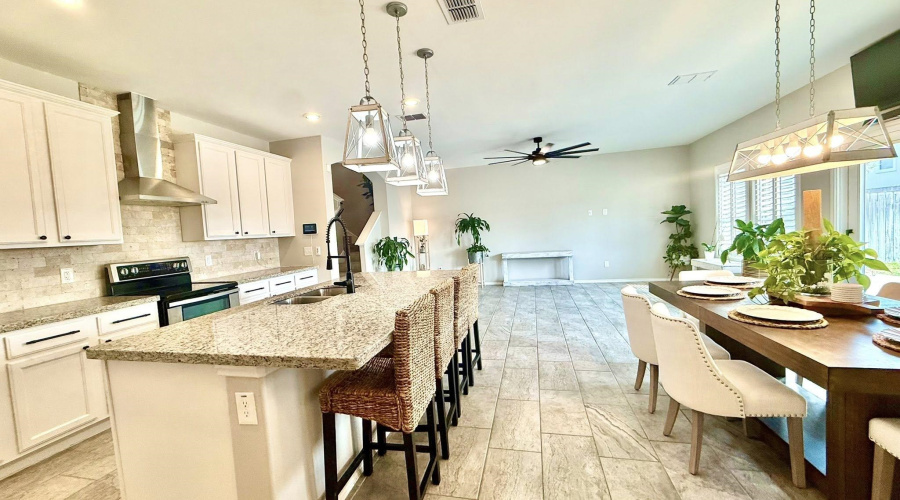 1006 Kus Dr., Laredo, Texas 78045, 4 Bedrooms Bedrooms, 7 Rooms Rooms,2 BathroomsBathrooms,Residential,For Sale,1006 Kus Dr.,20253926