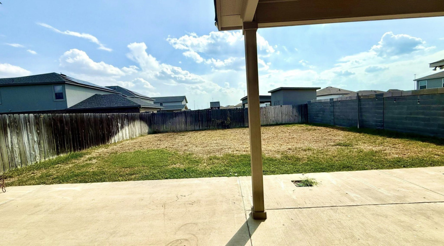 1006 Kus Dr., Laredo, Texas 78045, 4 Bedrooms Bedrooms, 7 Rooms Rooms,2 BathroomsBathrooms,Residential,For Sale,1006 Kus Dr.,20253926