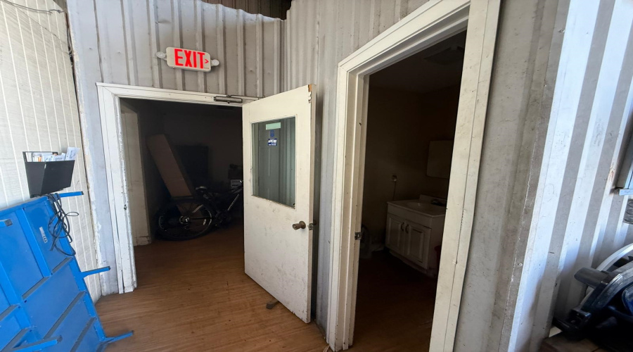 1819 Shea St, Laredo, Texas 78040, 1 Bedroom Bedrooms, 1 Room Rooms,2 BathroomsBathrooms,Commercial/industrial,For Rent,1819 Shea St,20254185