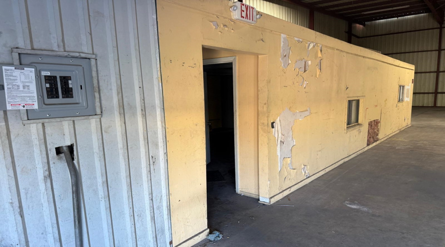 1819 Shea St, Laredo, Texas 78040, 1 Bedroom Bedrooms, 1 Room Rooms,2 BathroomsBathrooms,Commercial/industrial,For Rent,1819 Shea St,20254185