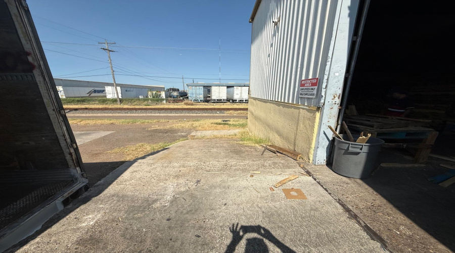 1819 Shea St, Laredo, Texas 78040, 1 Bedroom Bedrooms, 1 Room Rooms,2 BathroomsBathrooms,Commercial/industrial,For Rent,1819 Shea St,20254185