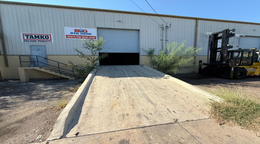1819 Shea St, Laredo, Texas 78040, 1 Bedroom Bedrooms, 1 Room Rooms,2 BathroomsBathrooms,Commercial/industrial,For Rent,1819 Shea St,20254185