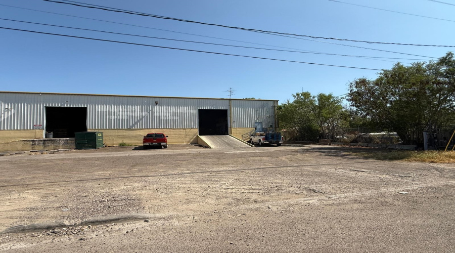 1819 Shea St, Laredo, Texas 78040, 1 Bedroom Bedrooms, 1 Room Rooms,2 BathroomsBathrooms,Commercial/industrial,For Rent,1819 Shea St,20254185