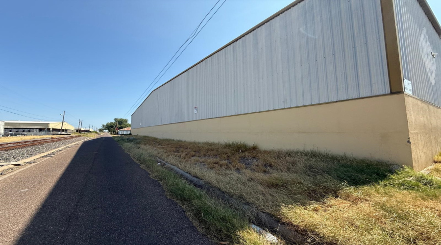 1819 Shea St, Laredo, Texas 78040, 1 Bedroom Bedrooms, 1 Room Rooms,2 BathroomsBathrooms,Commercial/industrial,For Rent,1819 Shea St,20254185
