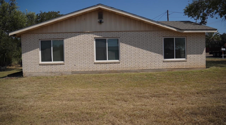 807 N Smith Ave, Hebbronville, Texas 78361, 3 Bedrooms Bedrooms, 6 Rooms Rooms,2 BathroomsBathrooms,Residential,For Sale,807 N Smith Ave,20253928