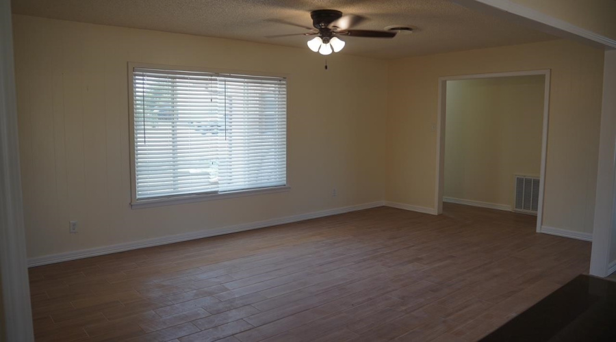 807 N Smith Ave, Hebbronville, Texas 78361, 3 Bedrooms Bedrooms, 6 Rooms Rooms,2 BathroomsBathrooms,Residential,For Sale,807 N Smith Ave,20253928