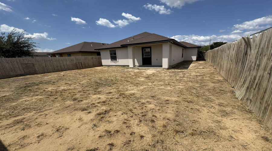 4405 Indian River Ave, Laredo, Texas 78045, 3 Bedrooms Bedrooms, 4 Rooms Rooms,2 BathroomsBathrooms,Residential,For Sale,4405 Indian River Ave,20253931