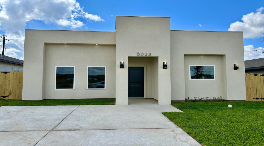 5023 Carambola Ln., Laredo, Texas 78046, 3 Bedrooms Bedrooms, 5 Rooms Rooms,2 BathroomsBathrooms,Residential,For Sale,5023 Carambola Ln.,20253933