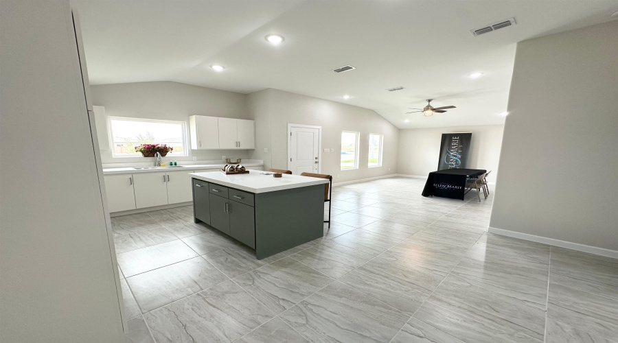 5023 Carambola Ln., Laredo, Texas 78046, 3 Bedrooms Bedrooms, 5 Rooms Rooms,2 BathroomsBathrooms,Residential,For Sale,5023 Carambola Ln.,20253933