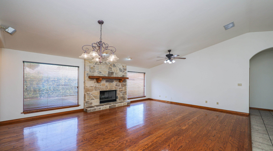 9808 SunCrest Ct, Laredo, Texas 78045, 3 Bedrooms Bedrooms, 6 Rooms Rooms,2 BathroomsBathrooms,Residential,For Sale,9808 SunCrest Ct,20253936