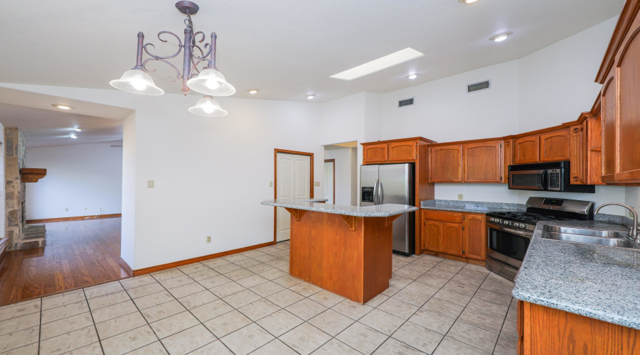 9808 SunCrest Ct, Laredo, Texas 78045, 3 Bedrooms Bedrooms, 6 Rooms Rooms,2 BathroomsBathrooms,Residential,For Sale,9808 SunCrest Ct,20253936