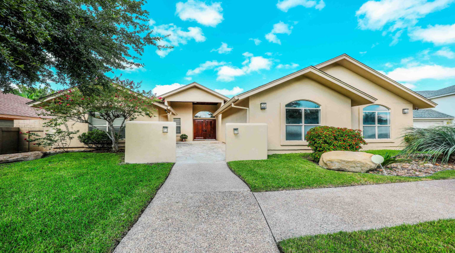 9808 SunCrest Ct, Laredo, Texas 78045, 3 Bedrooms Bedrooms, 6 Rooms Rooms,2 BathroomsBathrooms,Residential,For Sale,9808 SunCrest Ct,20253936