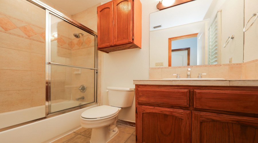 9808 SunCrest Ct, Laredo, Texas 78045, 3 Bedrooms Bedrooms, 6 Rooms Rooms,2 BathroomsBathrooms,Residential,For Sale,9808 SunCrest Ct,20253936