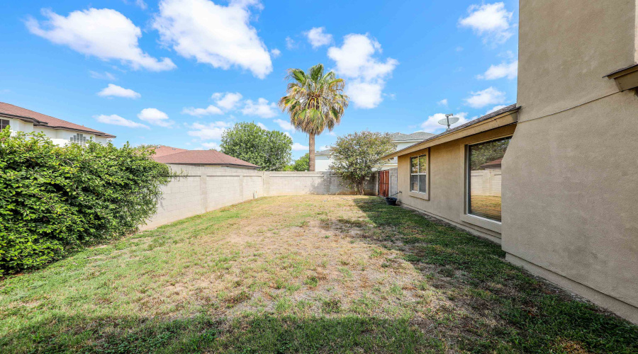 9808 SunCrest Ct, Laredo, Texas 78045, 3 Bedrooms Bedrooms, 6 Rooms Rooms,2 BathroomsBathrooms,Residential,For Sale,9808 SunCrest Ct,20253936