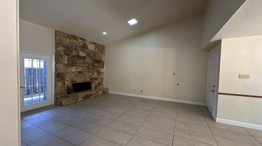 201 E Del Mar Blvd, LAREDO, Texas 78041, 1 Bedroom Bedrooms, 4 Rooms Rooms,1 BathroomBathrooms,Residential,For Sale,201 E Del Mar Blvd,20253937