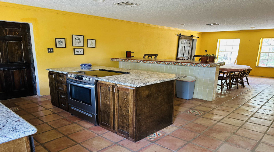 20655 U.S. Hwy 83 North, Laredo, Texas 78045, 1 Bedroom Bedrooms, 51 Rooms Rooms,4 BathroomsBathrooms,Commercial/industrial,For Sale,20655 U.S. Hwy 83 North,20254187