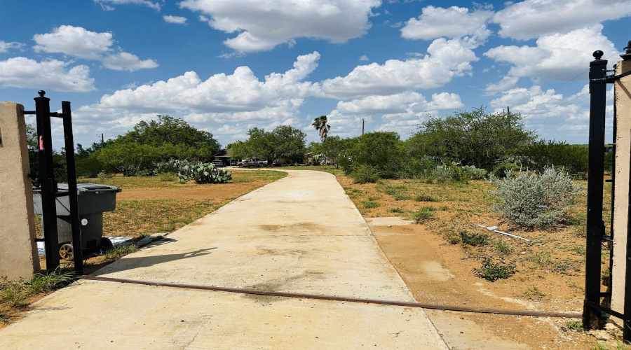 20655 U.S. Hwy 83 North, Laredo, Texas 78045, 1 Bedroom Bedrooms, 51 Rooms Rooms,4 BathroomsBathrooms,Commercial/industrial,For Sale,20655 U.S. Hwy 83 North,20254187