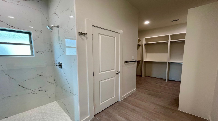 5534 Marble Falls St, LAREDO, Texas 78046, 4 Bedrooms Bedrooms, 5 Rooms Rooms,3 BathroomsBathrooms,Residential,For Sale,5534 Marble Falls St,20253941