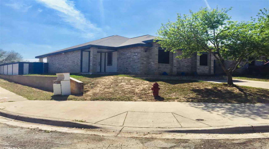 725 Baretta Ct, Laredo, Texas 78043, 3 Bedrooms Bedrooms, 7 Rooms Rooms,2 BathroomsBathrooms,Residential,For Sale,725 Baretta Ct,20253946