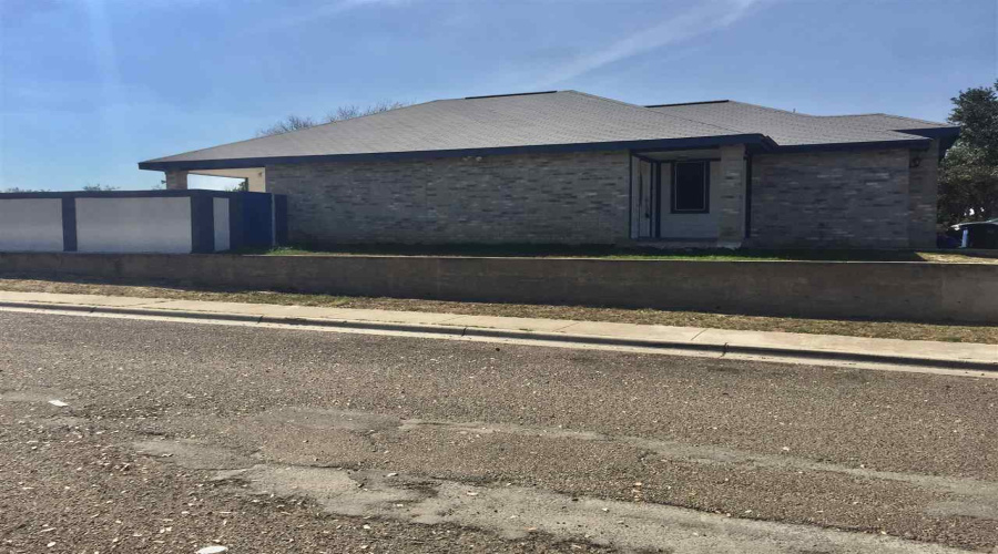 725 Baretta Ct, Laredo, Texas 78043, 3 Bedrooms Bedrooms, 7 Rooms Rooms,2 BathroomsBathrooms,Residential,For Sale,725 Baretta Ct,20253946