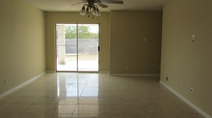 725 Baretta Ct, Laredo, Texas 78043, 3 Bedrooms Bedrooms, 7 Rooms Rooms,2 BathroomsBathrooms,Residential,For Sale,725 Baretta Ct,20253946