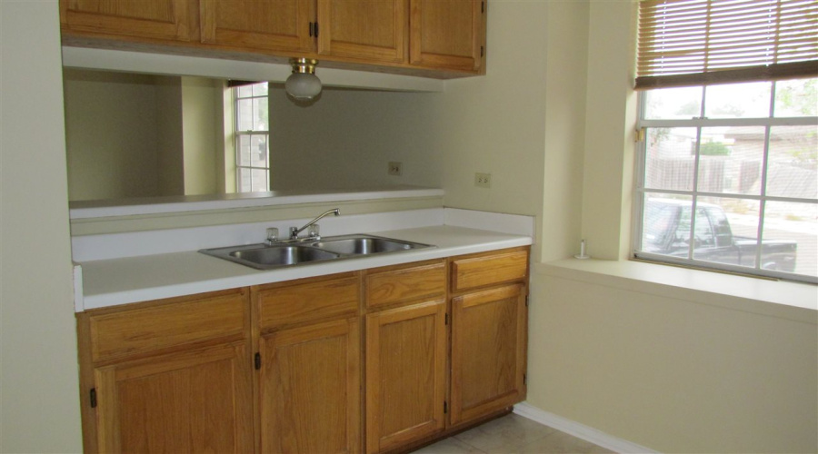 725 Baretta Ct, Laredo, Texas 78043, 3 Bedrooms Bedrooms, 7 Rooms Rooms,2 BathroomsBathrooms,Residential,For Sale,725 Baretta Ct,20253946