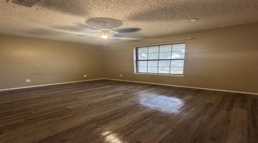 8921 N Tucson Ln, Laredo, Texas 78045-1959, 4 Bedrooms Bedrooms, 4 Rooms Rooms,3 BathroomsBathrooms,Residential,For Sale,8921 N Tucson Ln,20253947