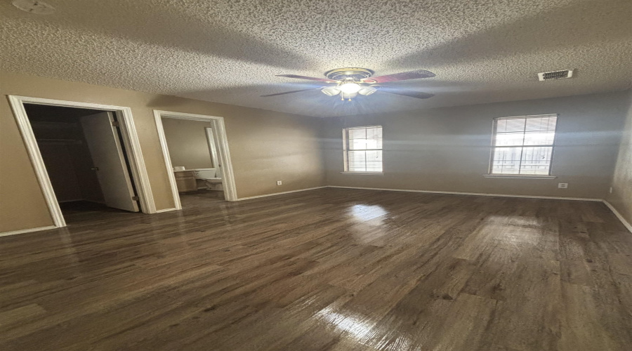 8921 N Tucson Ln, Laredo, Texas 78045-1959, 4 Bedrooms Bedrooms, 4 Rooms Rooms,3 BathroomsBathrooms,Residential,For Sale,8921 N Tucson Ln,20253947