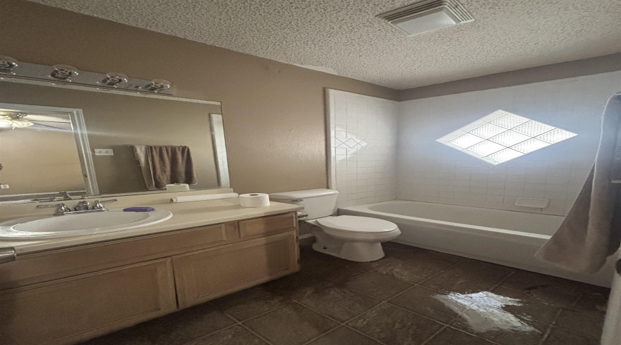 8921 N Tucson Ln, Laredo, Texas 78045-1959, 4 Bedrooms Bedrooms, 4 Rooms Rooms,3 BathroomsBathrooms,Residential,For Sale,8921 N Tucson Ln,20253947