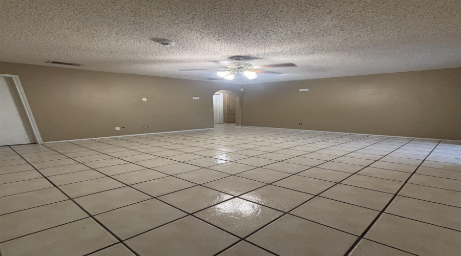 8921 N Tucson Ln, Laredo, Texas 78045-1959, 4 Bedrooms Bedrooms, 4 Rooms Rooms,3 BathroomsBathrooms,Residential,For Sale,8921 N Tucson Ln,20253947