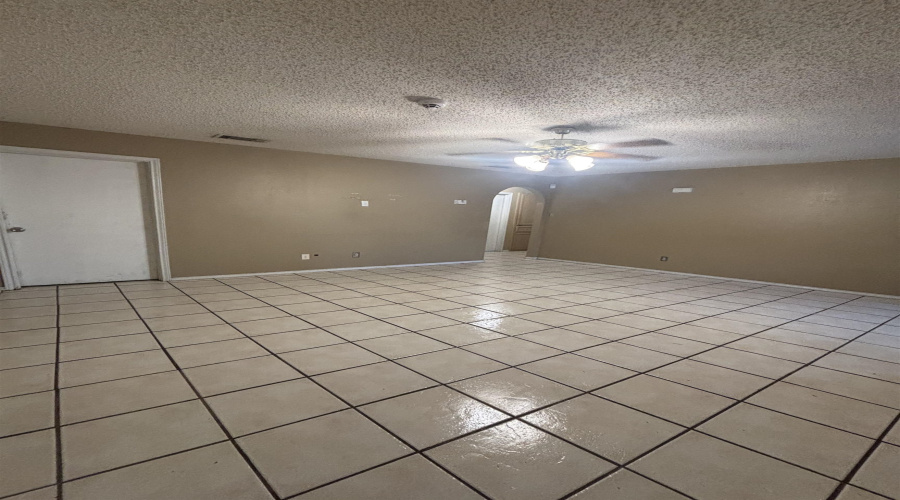 8921 N Tucson Ln, Laredo, Texas 78045-1959, 4 Bedrooms Bedrooms, 4 Rooms Rooms,3 BathroomsBathrooms,Residential,For Sale,8921 N Tucson Ln,20253947