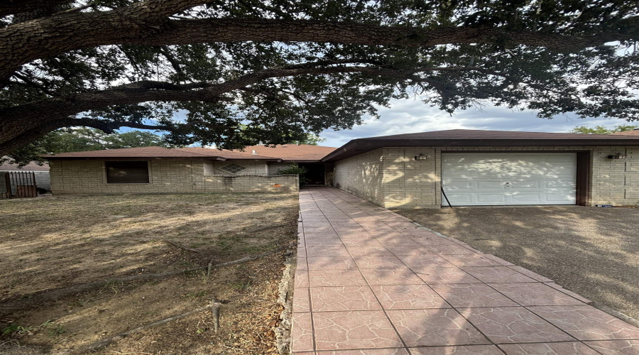 8921 N Tucson Ln, Laredo, Texas 78045-1959, 4 Bedrooms Bedrooms, 4 Rooms Rooms,3 BathroomsBathrooms,Residential,For Sale,8921 N Tucson Ln,20253947